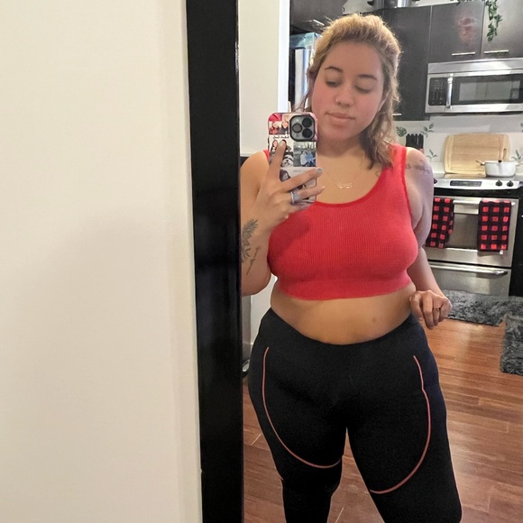 Meet your Posher, Daniella - Picture 3 of 3